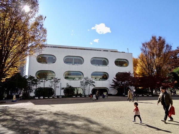 武蔵野市立図書館が入っている「武蔵野プレイス」という建物