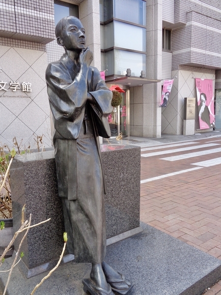 萩原朔太郎の銅像の写真