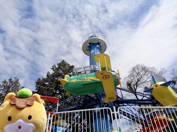 「ひこうとう」という名前の遊具とぐんまちゃんの写真