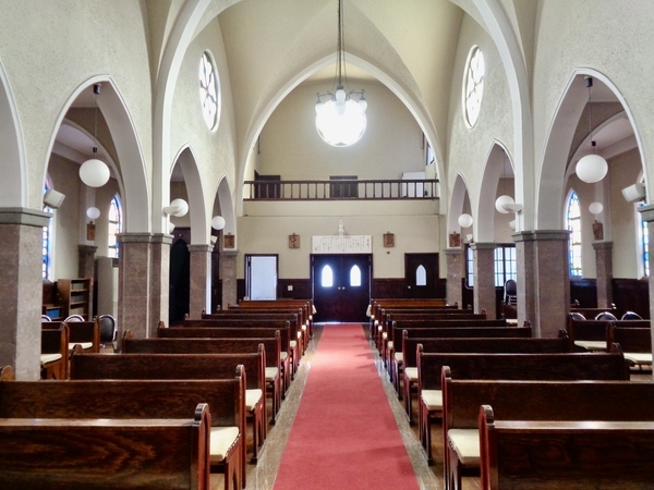 前橋カトリック教会聖堂内の写真