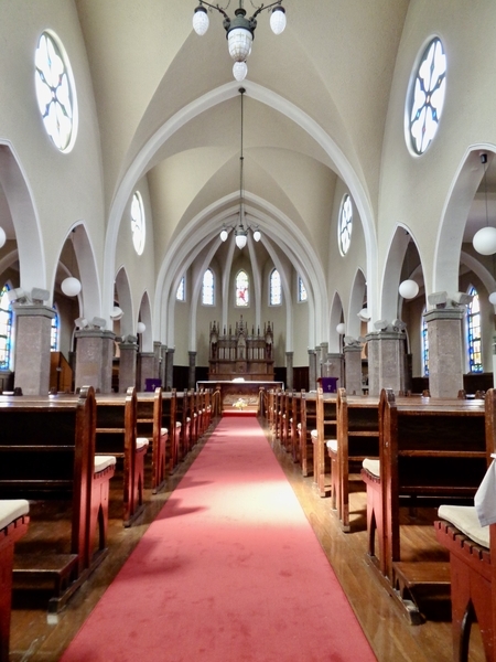 前橋カトリック教会聖堂内の写真