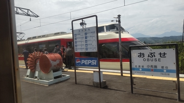 小布施駅ホームの写真。