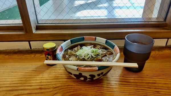 おそばの写真。信州そばナカジマ会館のきのこそば。