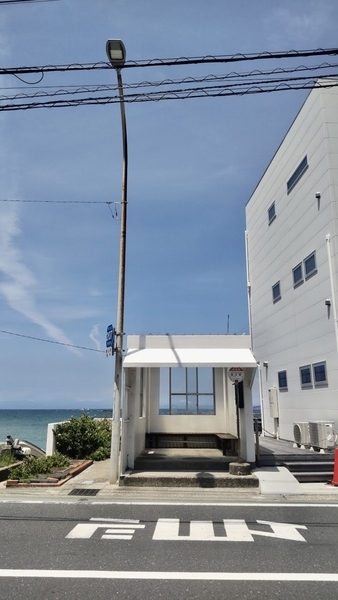 真名瀬のバス停を撮った写真