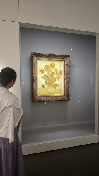 SOMPO美術館に展示されている、ゴッホの「ひまわり」を撮った写真。