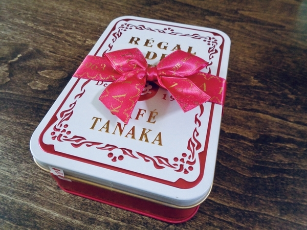 CAFE TANAKA クッキー缶の写真。日本橋三越限定デザイン。
