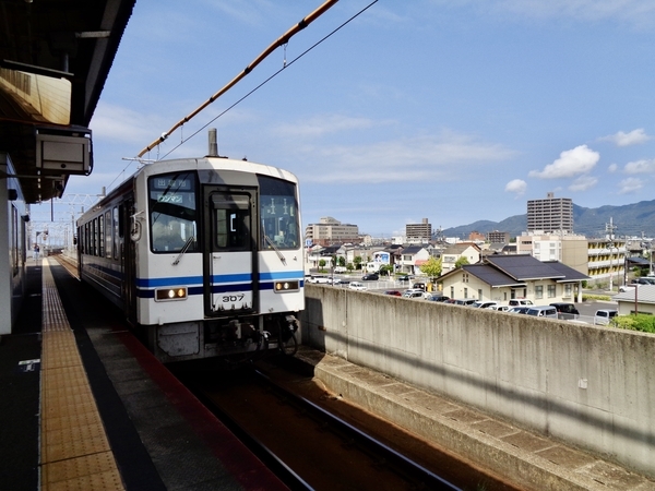 電車の写真。JR出雲市駅のホームで撮った。