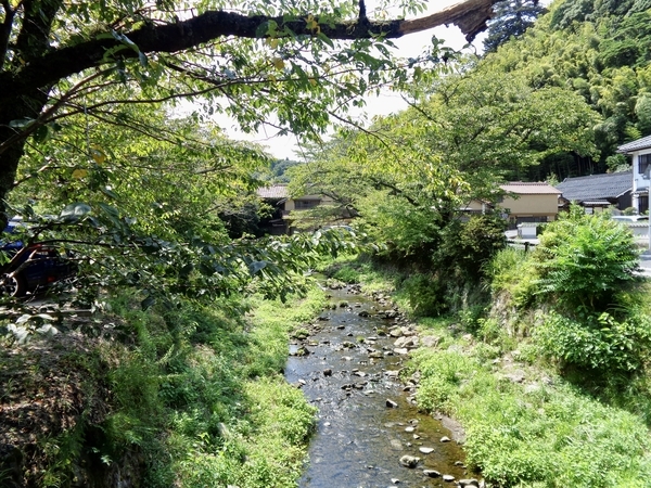 石見銀山、大森町を流れる銀山川の写真