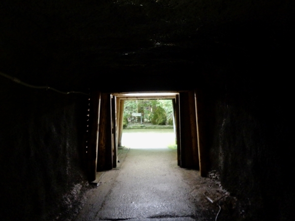 龍源寺間歩の出口に向かう道