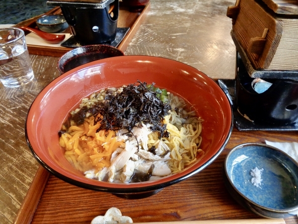 奉行飯の写真。ごはんに熱い出しがかかっている。