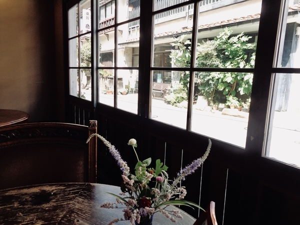 震湯カフェ内蔵丞（くらのじょう）店内の写真