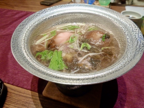 海苔を使った鍋料理の写真