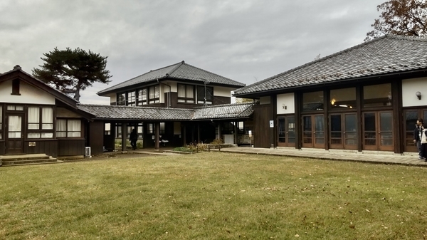 自由学園初等部食堂のある建物の写真