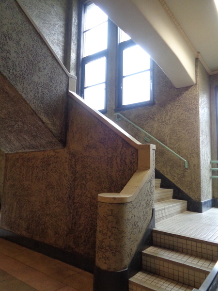 静岡市役所本館階段の写真