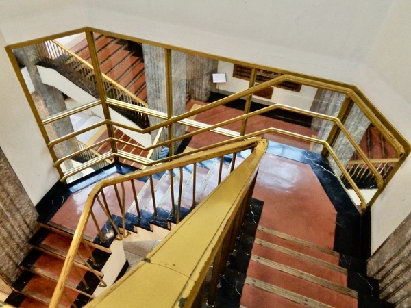 静岡県庁本館内の写真