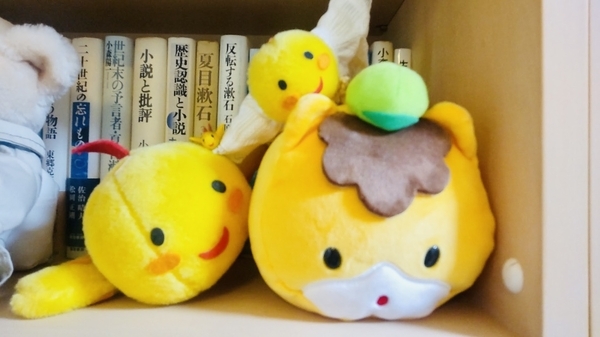 ぬいぐるみの写真。ぐんまちゃんと中くらいのはばたんと小さなはばたん。