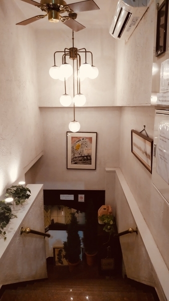 喫茶店の入り口を撮った写真