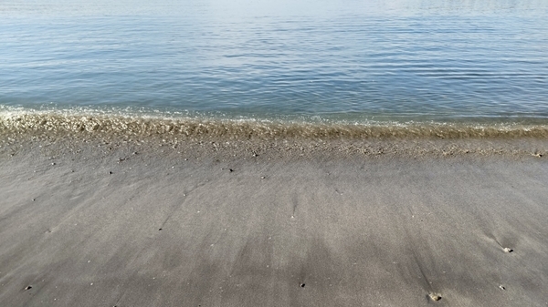 波打ち際の写真