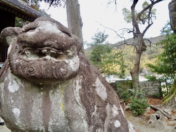川津来宮神社のこまいぬの写真。