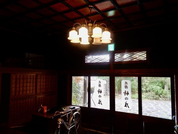 花の舞竹の庄の玄関の写真。