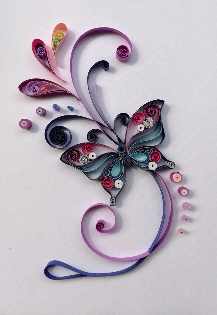 ペーパークイリングで 蝶が舞う 日々の生活に彩りを