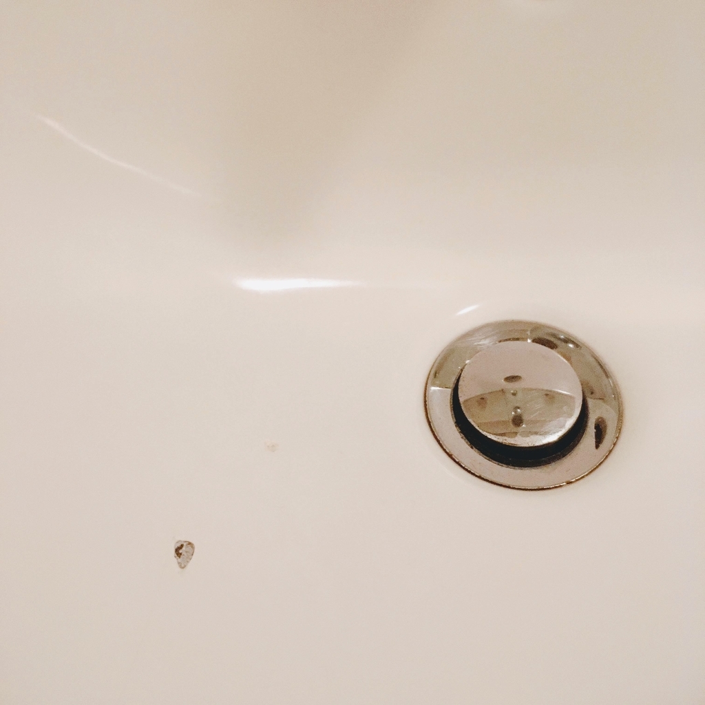 陶器の洗面台に空いた穴を直しました じゃがいもヨーグルト 陶器の洗面台に空いた穴を直しました じゃがいもヨーグルト