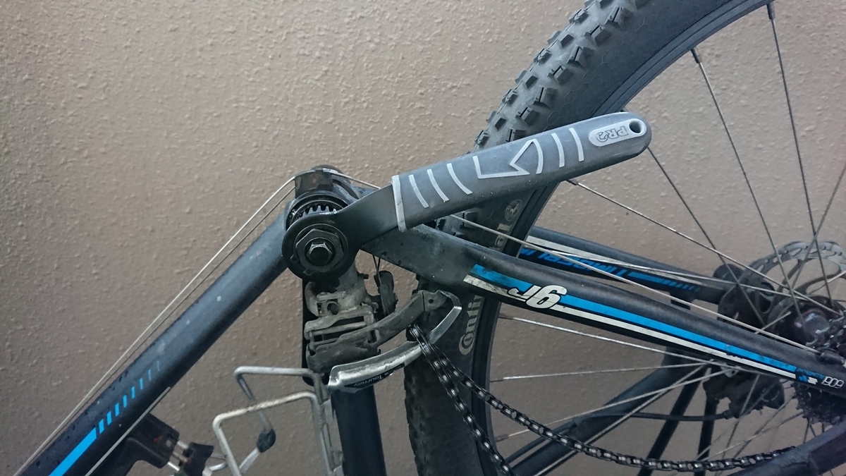 自転車 左 ワン 外し 方