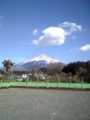 白糸の滝から見える富士山