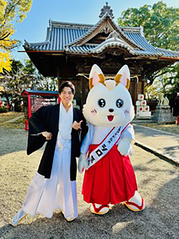 吉開宮司とアイドル犬シロちゃん