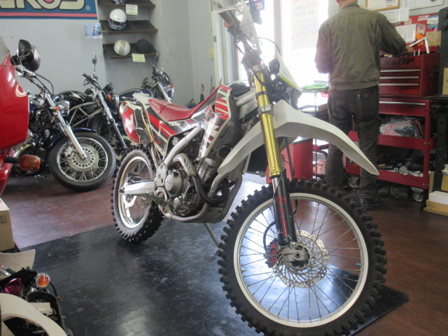 crf 250 rアルミ サスペンションフォーク 光沢 CRFフロントフォークスプリング交換～早っや！ - POWER STATION