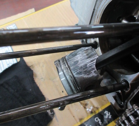 エンジン焼き付きスーパーカブさらに分解中 - POWER STATION STAFFの