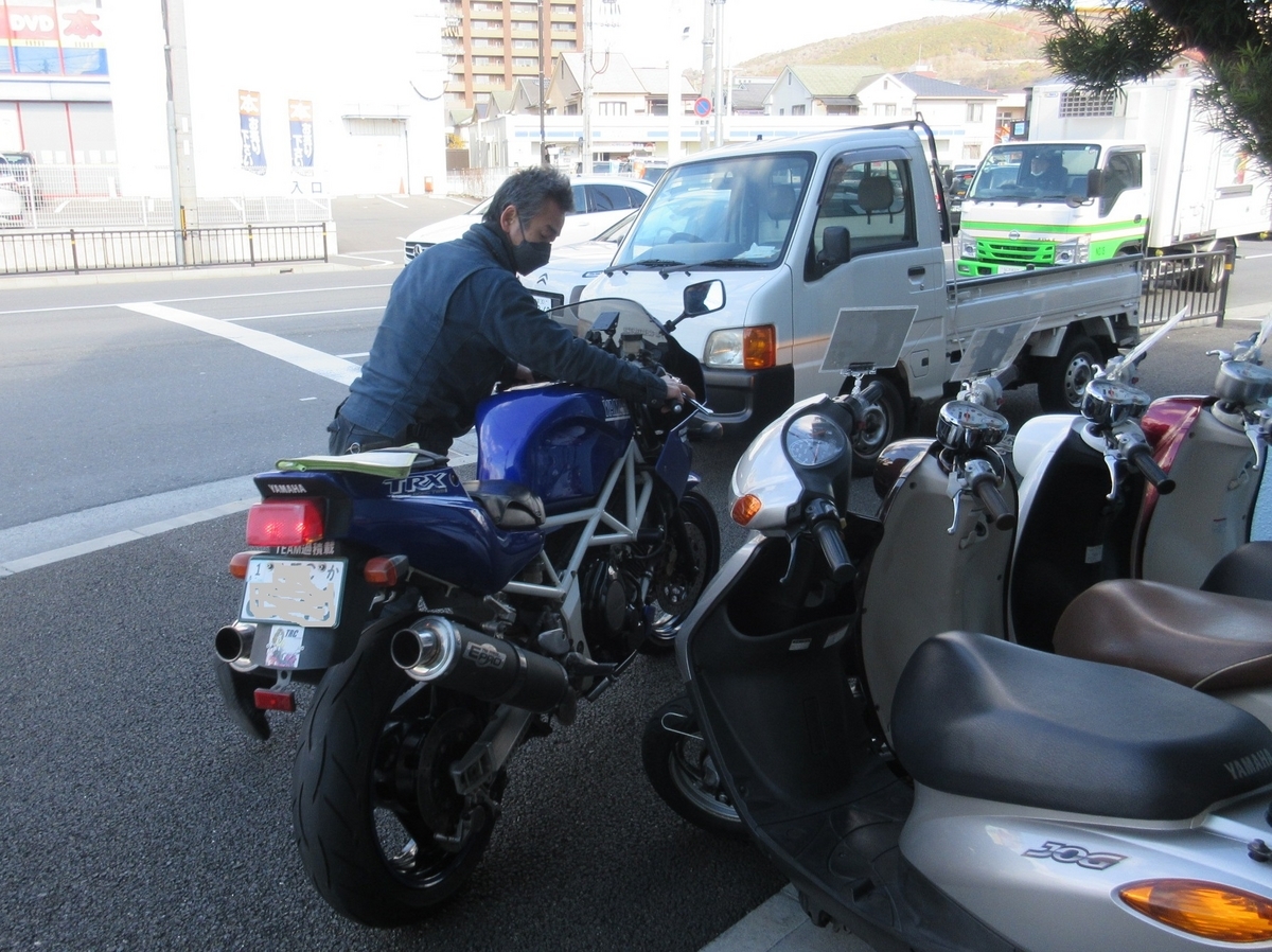 ミランチー 2024 Kawasaki Ninja ZX-6R 636 Maintenance Schedule