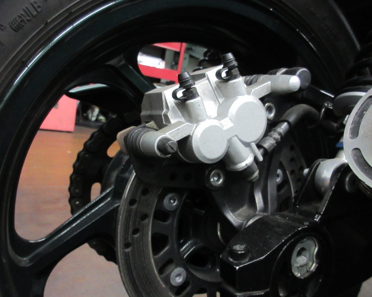 ゼファー400(Ｃ型)リアブレーキキャリパー(2pot)バリオスにも ゼファー400(C型)リアブレーキキャリパー(2pot)バリオスにも ゼファー