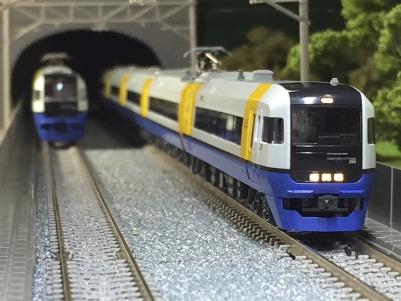 KATO 255系 入線！ - 休日の屋根裏