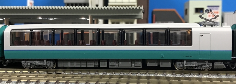 KATO 251系「スーパービュー踊り子」新塗色 入線！ - 休日の屋根裏