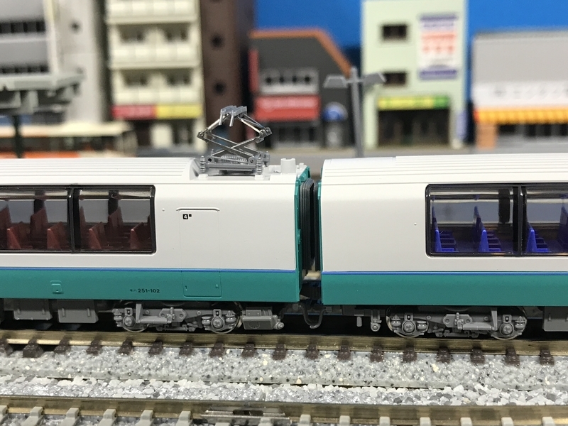 KATO 251系「スーパービュー踊り子」新塗色 入線！ - 休日の屋根裏