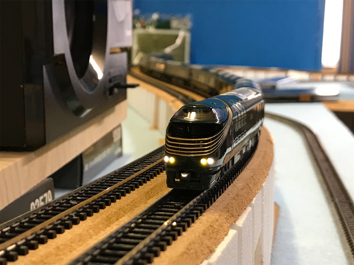 TOMIX トワイライトエクスプレス瑞風 入線 - 休日の屋根裏