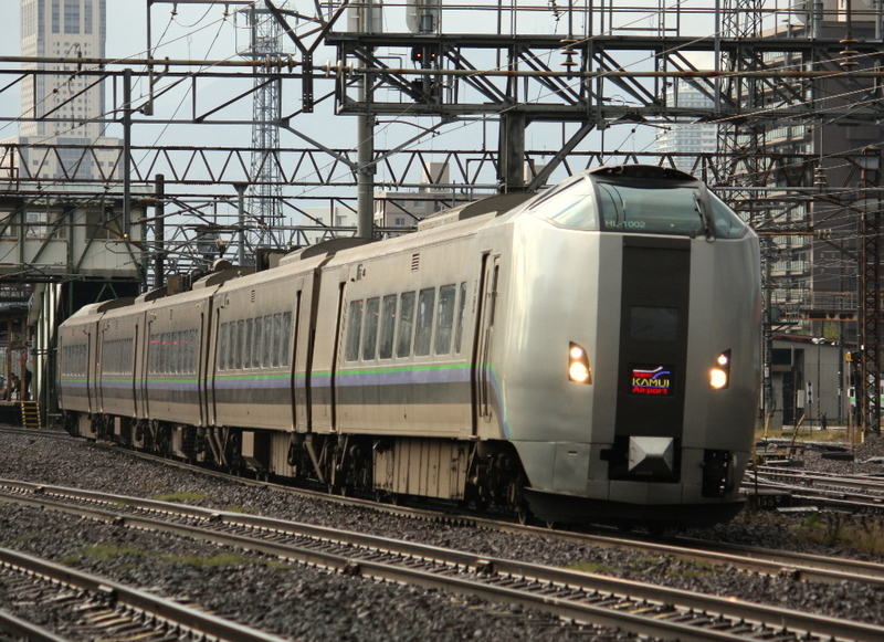 KATO 789系1000番台「カムイ・すずらん」入線 - 休日の屋根裏