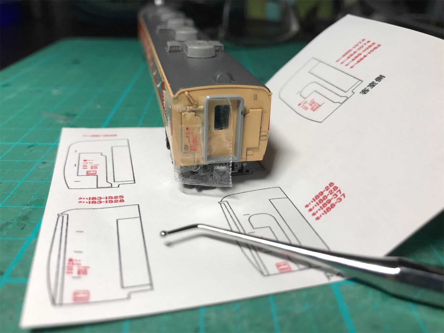 TOMIX 485系T18編成のグレードアップとレイアウトバラスト撒き作業