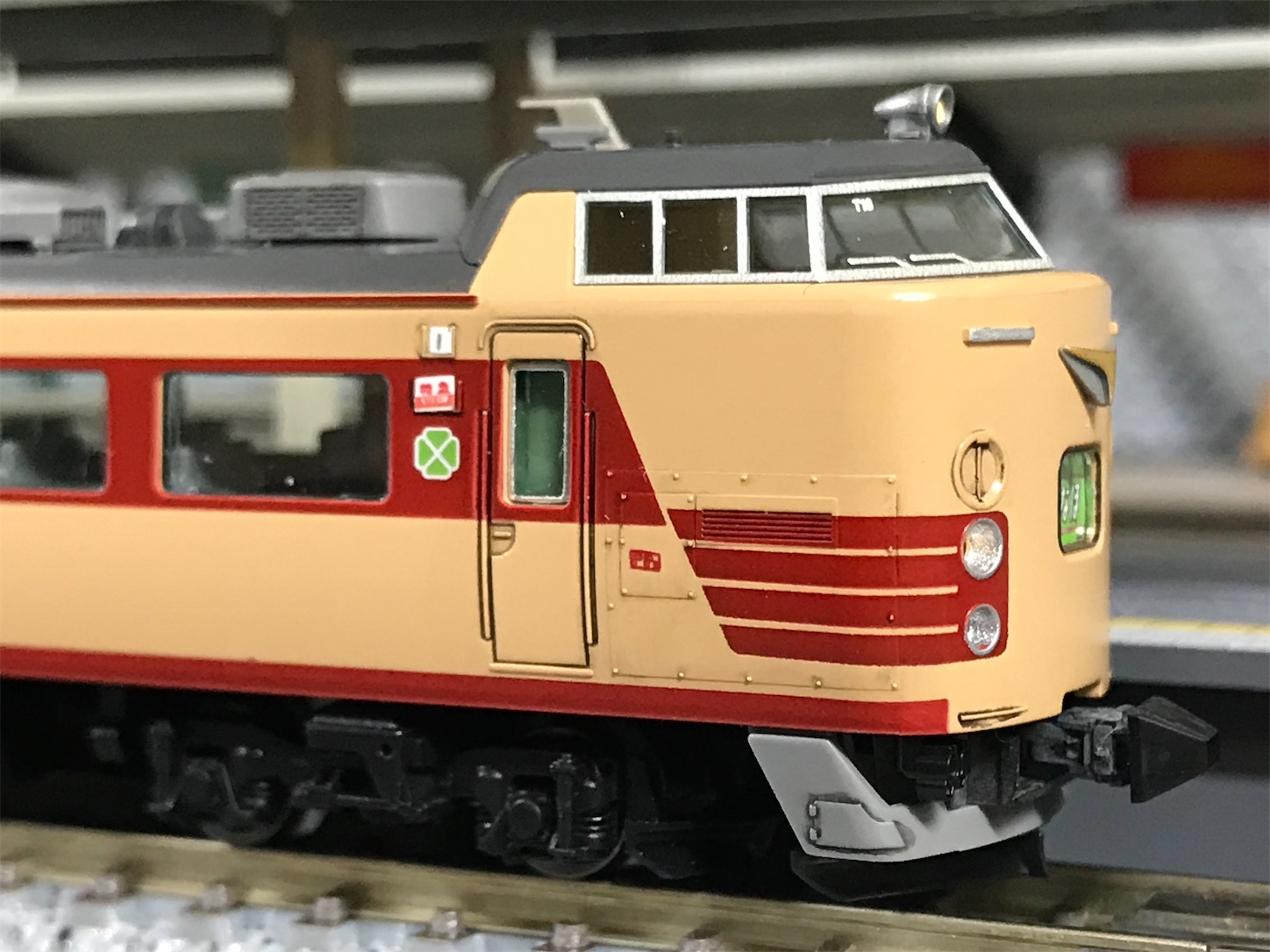 TOMIX 485系T18編成のグレードアップとレイアウトバラスト撒き作業