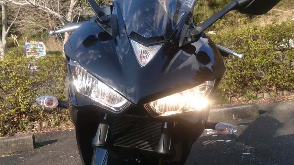 Yzfr25 ヘッドライト交換 今日も明日もバイク中心 さらにクルマも Yzfr25 ヘッドライト交換 今日も明日もバイク中心 さらにクルマも