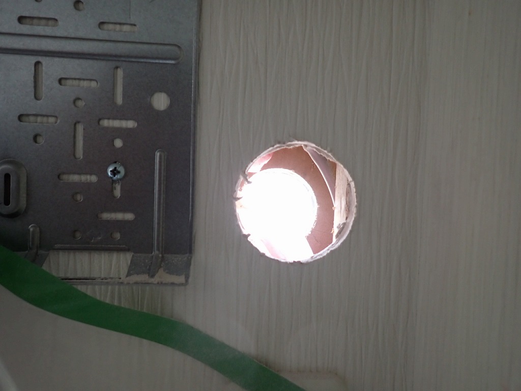 エアコン工事穴あけ