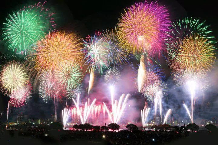 19年東京で最初の打ち上げ 足立花火大会のオススメスポットとデート情報 19 令和元年 今日の関東の花火 大会 情報 デート お出かけ最新情報