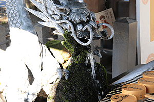真清田神社の吐水龍