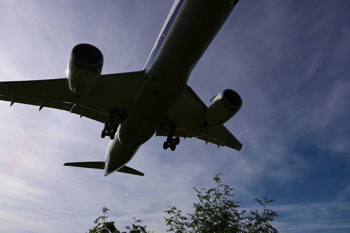 🛫伊丹空港 千里川土手で着陸飛行機撮影❗ - photo & hobby