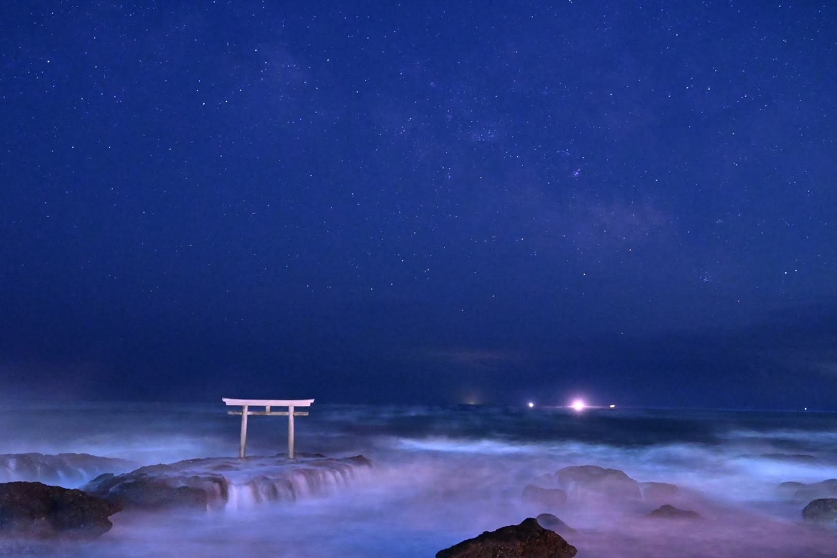 ⛩️神磯の鳥居と天の川❗深夜4時までの写真です😊 - photo & hobby