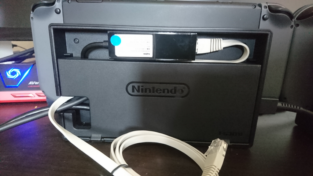 Nintendo Switch のドックに良い感じに入ってしまった