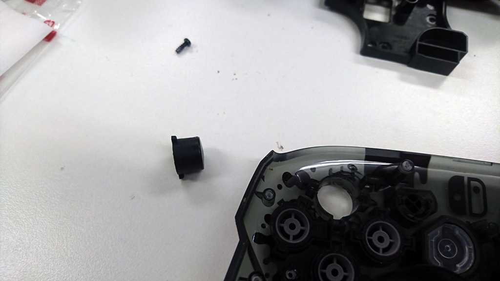 ボタンの隙間に液体が飛んで行ったやつ ボタンの隙間に液体が飛んで行ったやつ