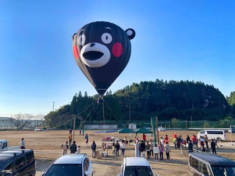 熊本県山鹿市】やまがアートin鶴城のプレイベントとして熱気球搭乗体験