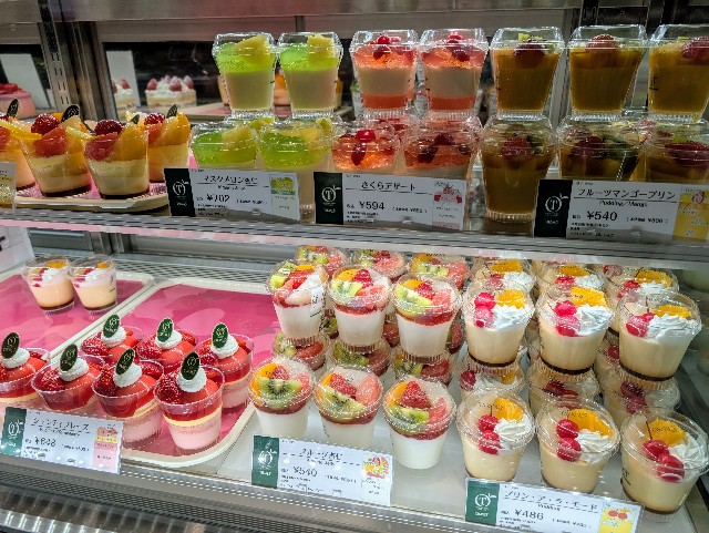 junjun | 🍮🔝🍮 とろ〜りなめらかプリンの上に 昔ながらのか